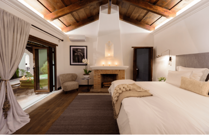 VILLA LAS MIL FLORES | Suite | 1 King Bed